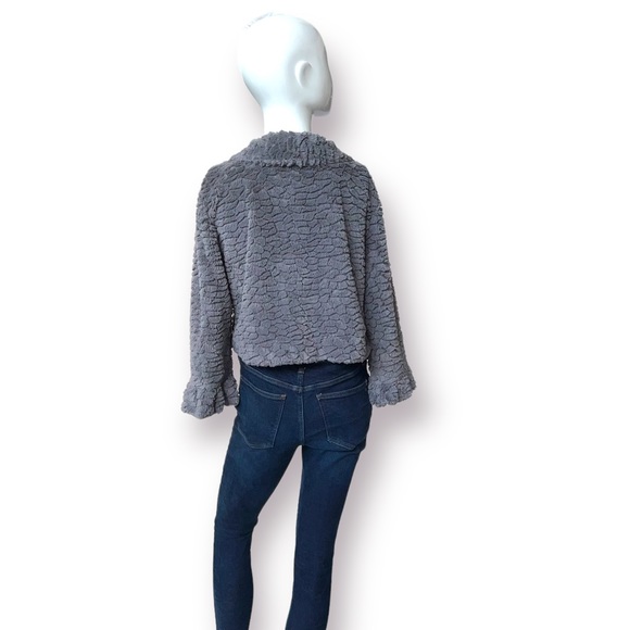 Sisters Outerwear Gray Cropped Evening Open Front Bolero Faux Fur Shrug. NWT. - Picture 3 of 8